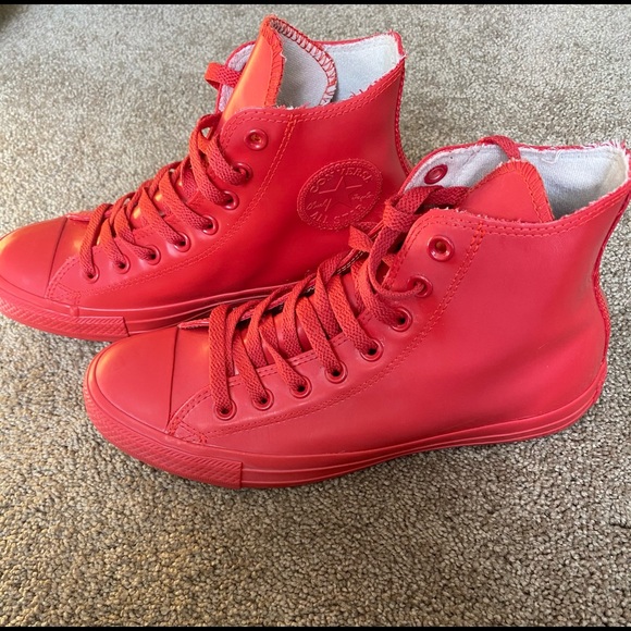 Red Converse Sneakers Men 7 Women 9 - Picture 2 of 7